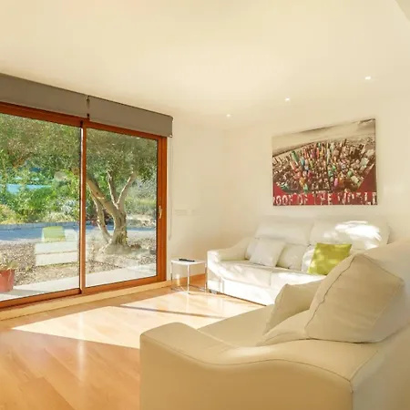 Pancho - Large Garden Holiday home *
