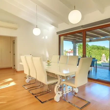 Pancho - Large Garden Holiday home